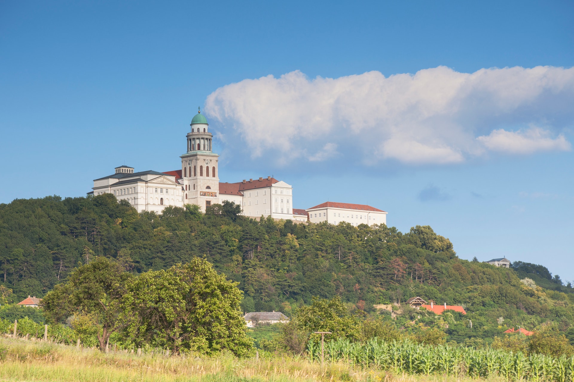 Uros apát életútját mutatja be a Pannonhalmi Főapátság kiállítása