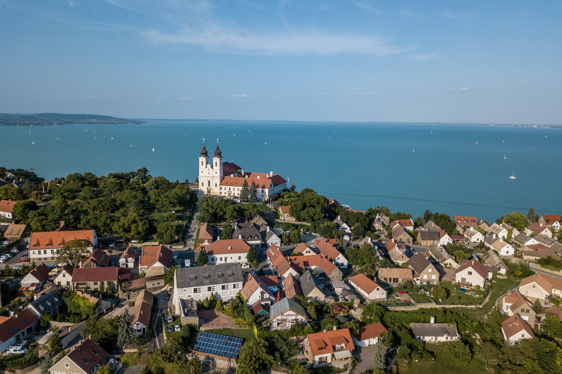 Hétfőtől ezért indul zarándoklat a Balatonra