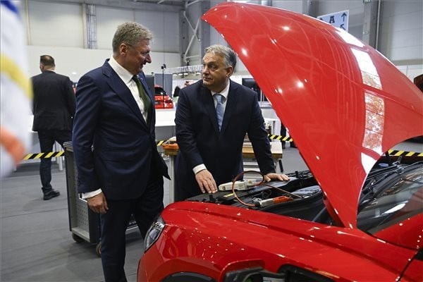 Orbán Viktor: A szellem és a szakmunka kapcsolódásától lesz sikeres Magyarország + VIDEÓ