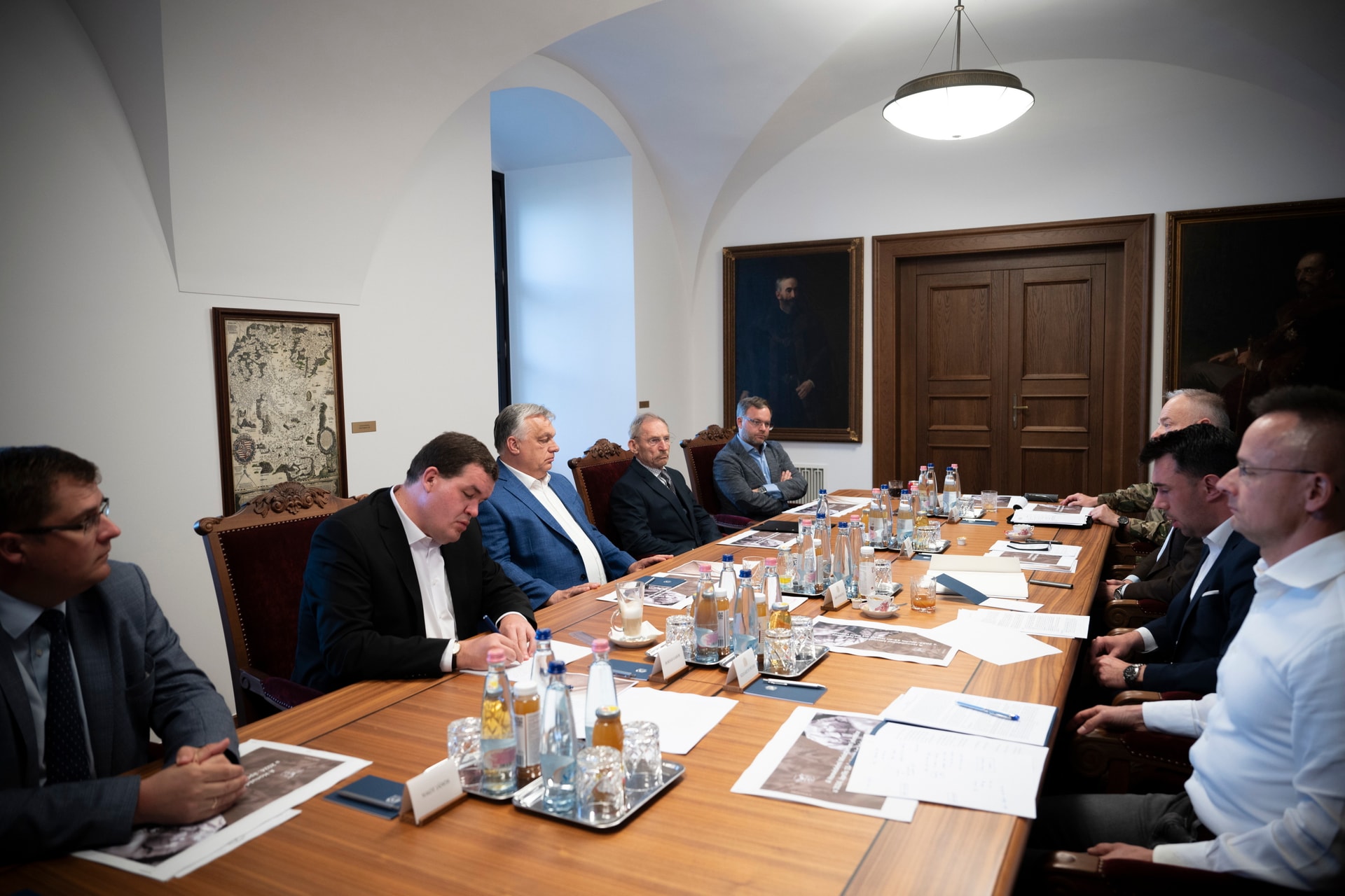 A Védelmi Tanács előtt a háborús helyzet