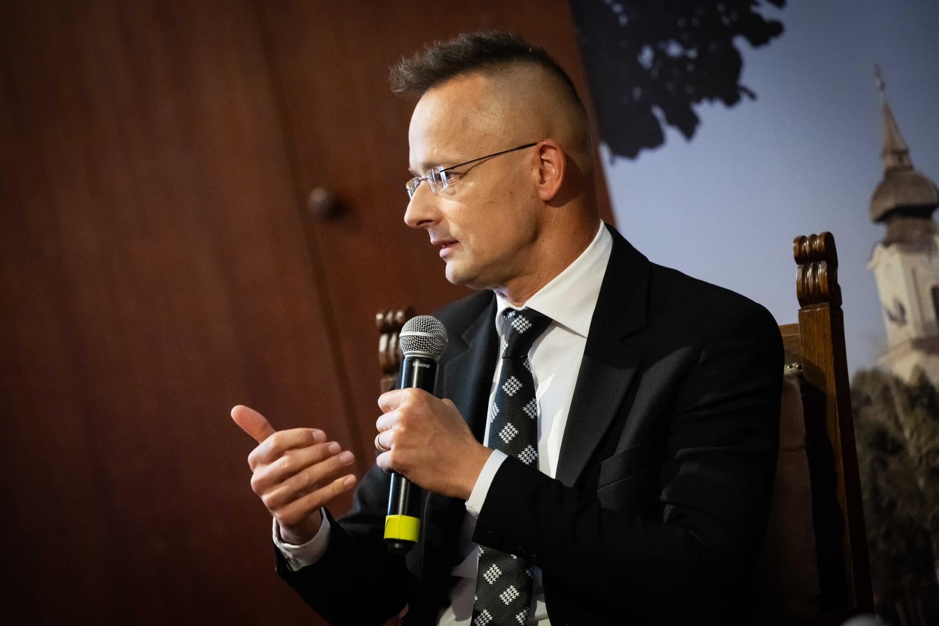 Brüsszelben most próbálják eltüntetni az utolsó akadályt is a háború útjából