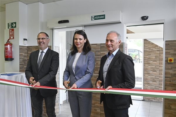 Jelentős összeggel támogatja a kormány a megváltozott munkaképességűek foglalkoztatását