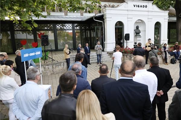 Újabb gyárat ígért a gyulaiaknak Lázár János