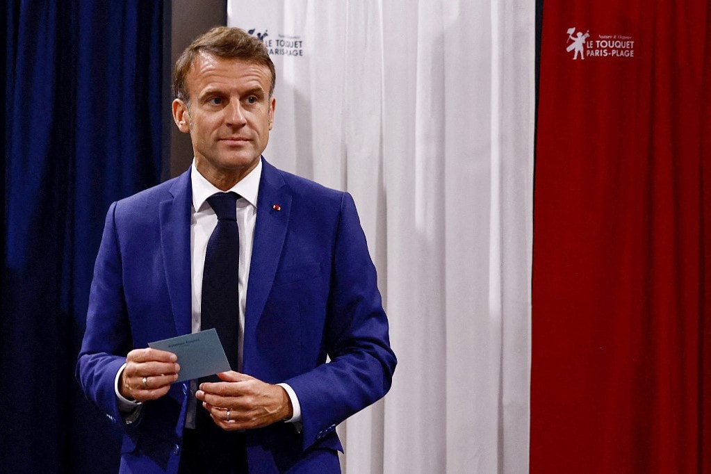 A francia sajtó már Macron lemondásáról ír