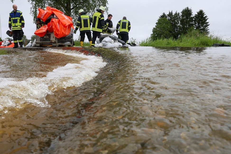 Árvízi mentés közben meghalt egy tűzoltó