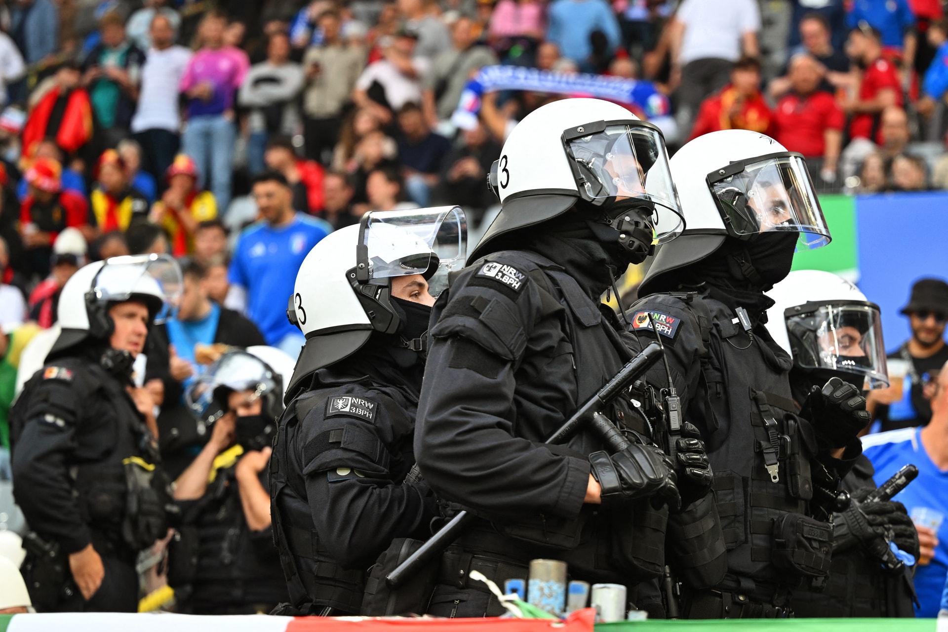 Rendőrsereg várja a magyar szurkolókat Stuttgartban