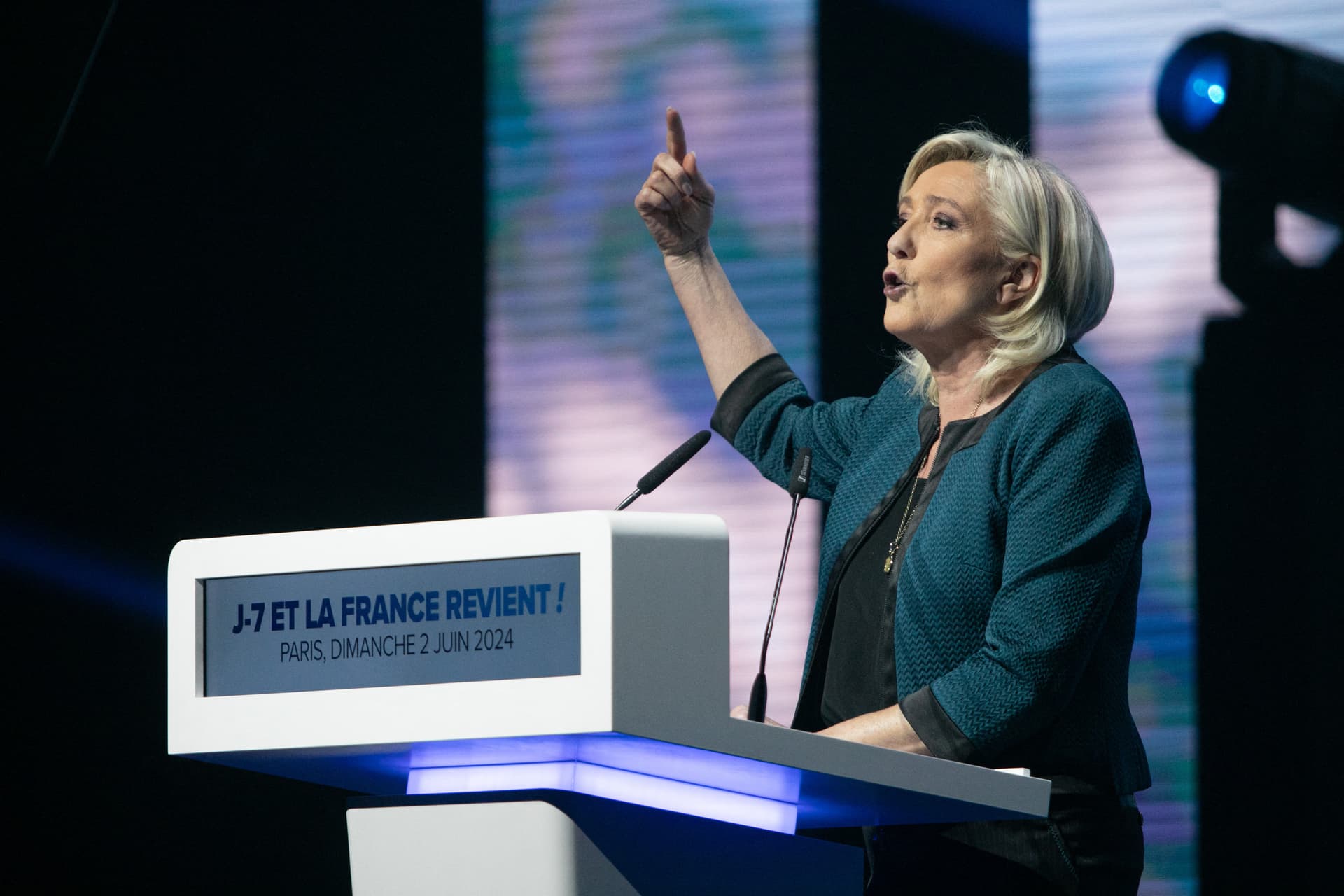 Kitört a rivalizálás – Le Pen fúrja a német konkurenciát