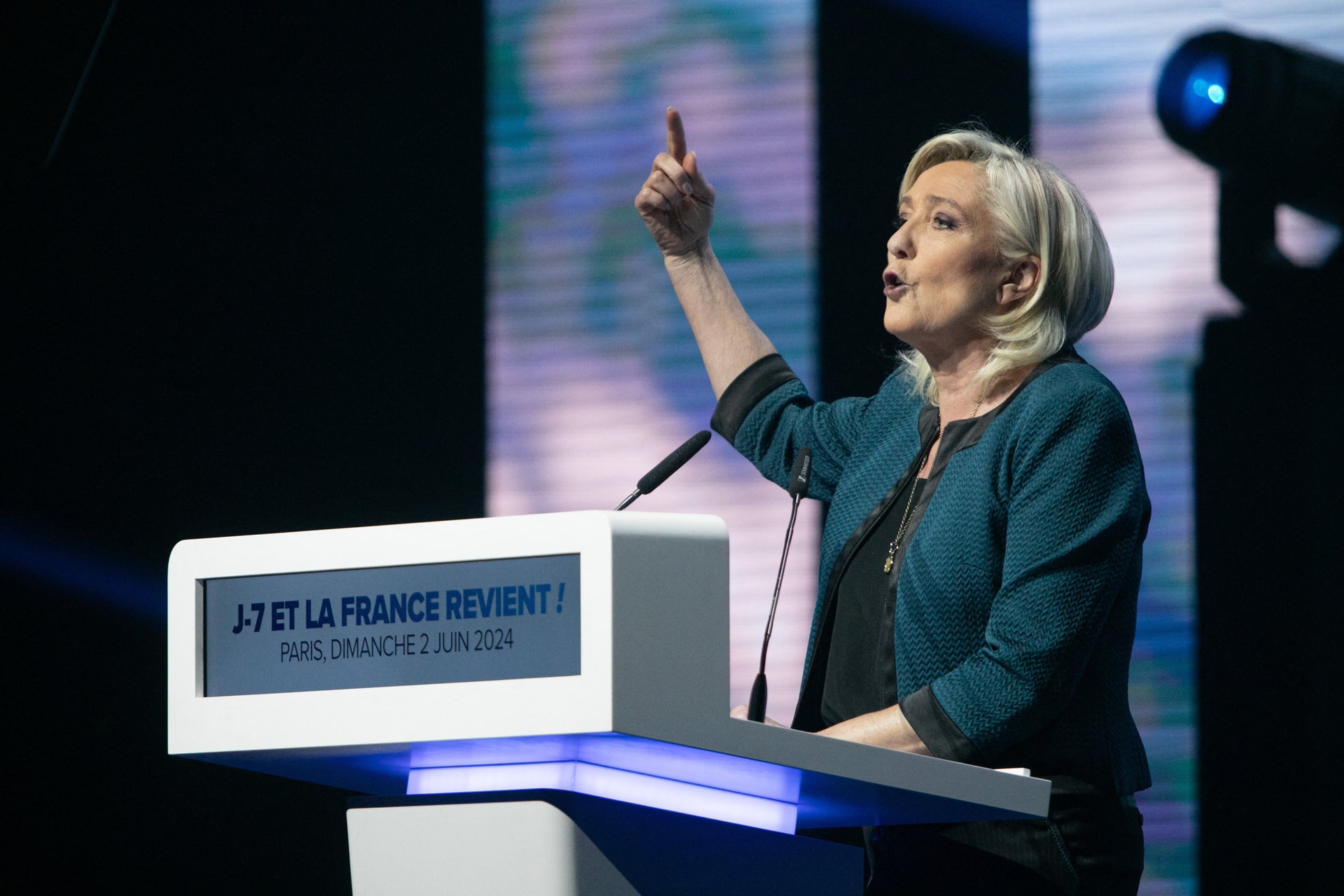 Kitört a rivalizálás – Le Pen fúrja a német konkurenciát