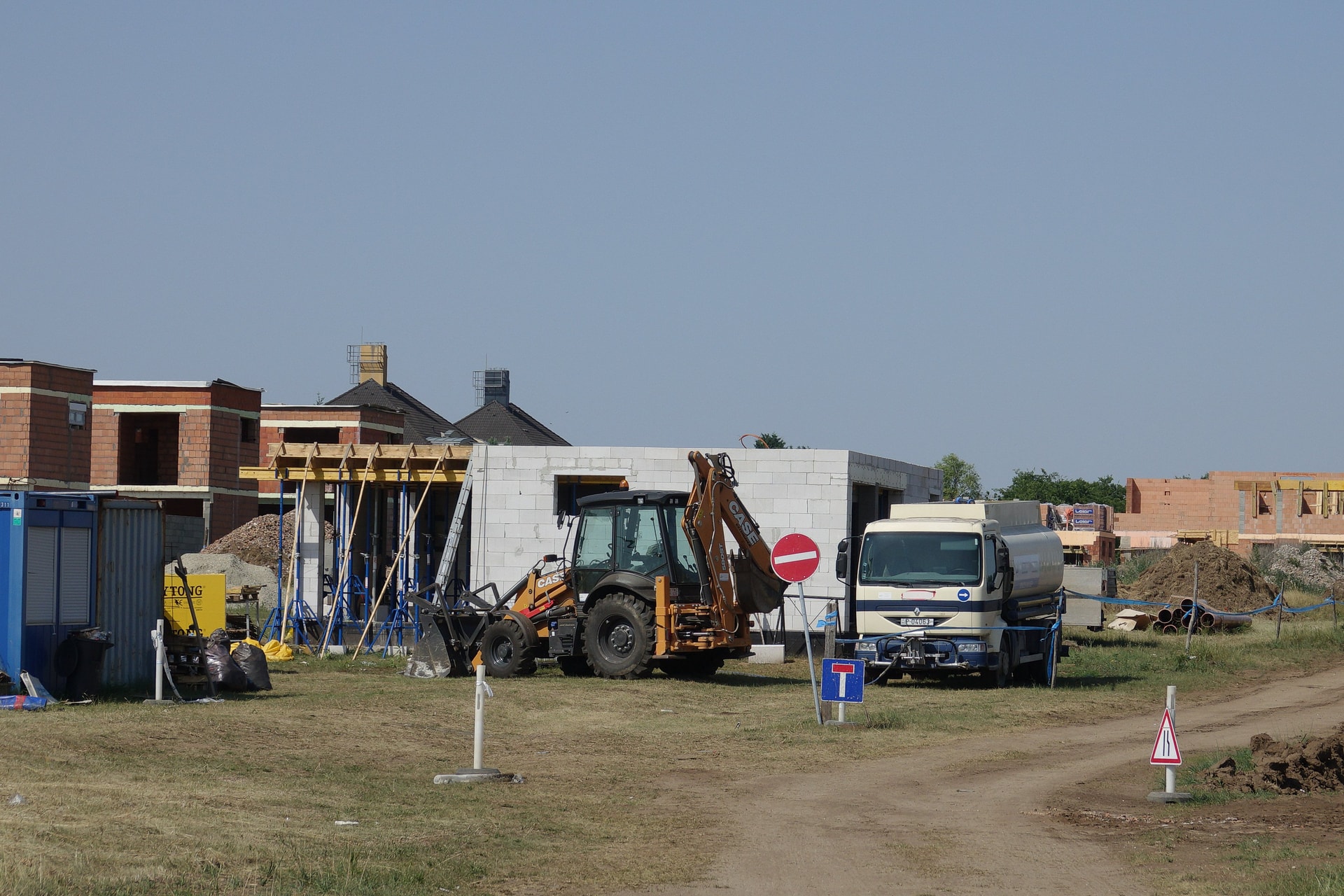 Drámaian csökken a lakásépítések száma