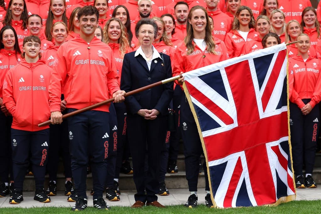 Lovasbalesete után szurkol a brit sportolóknak