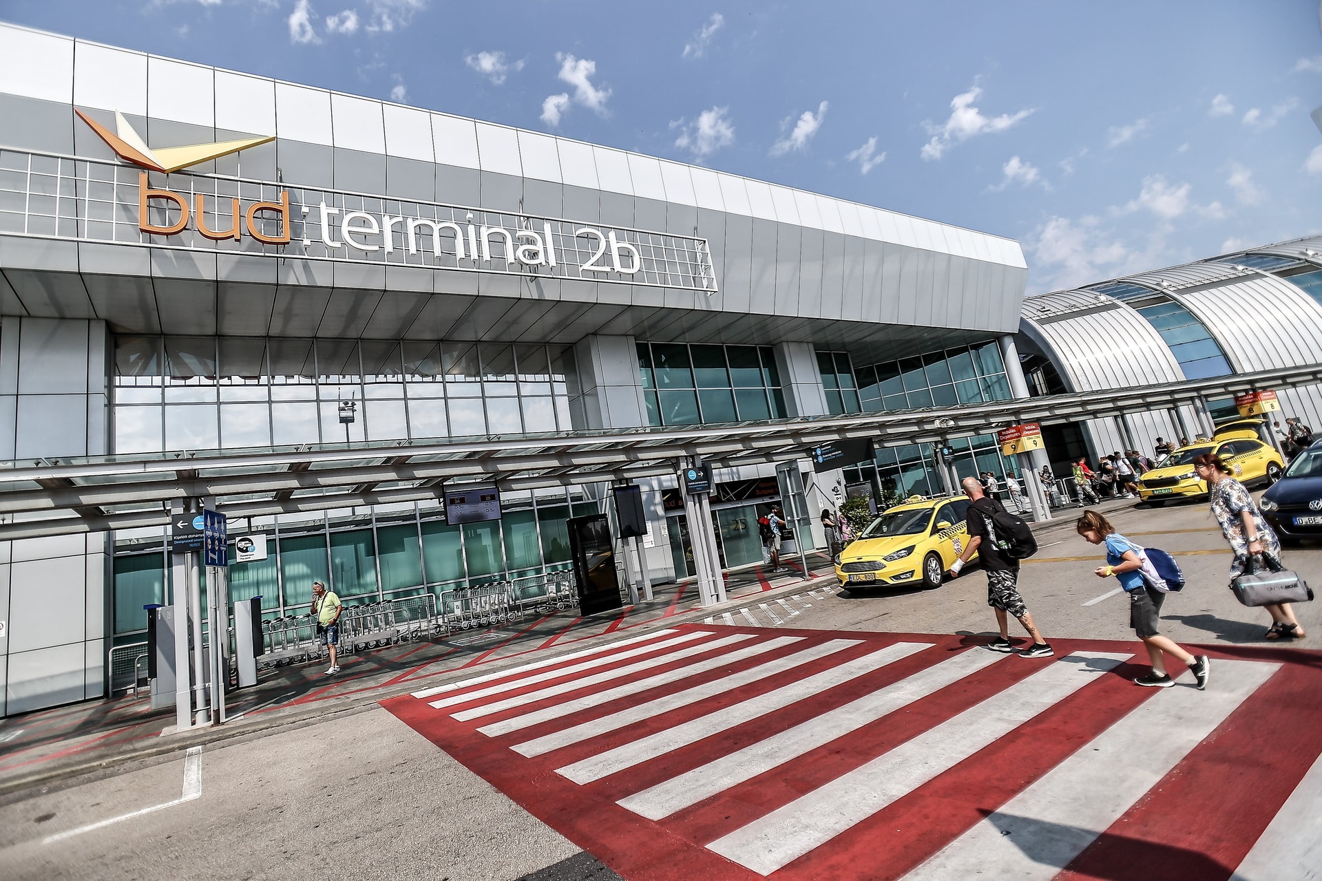 Budapest Airport: A szolgáltatók közötti egyenlő feltételek megteremtését szolgálja a taxikat érintő intézkedés