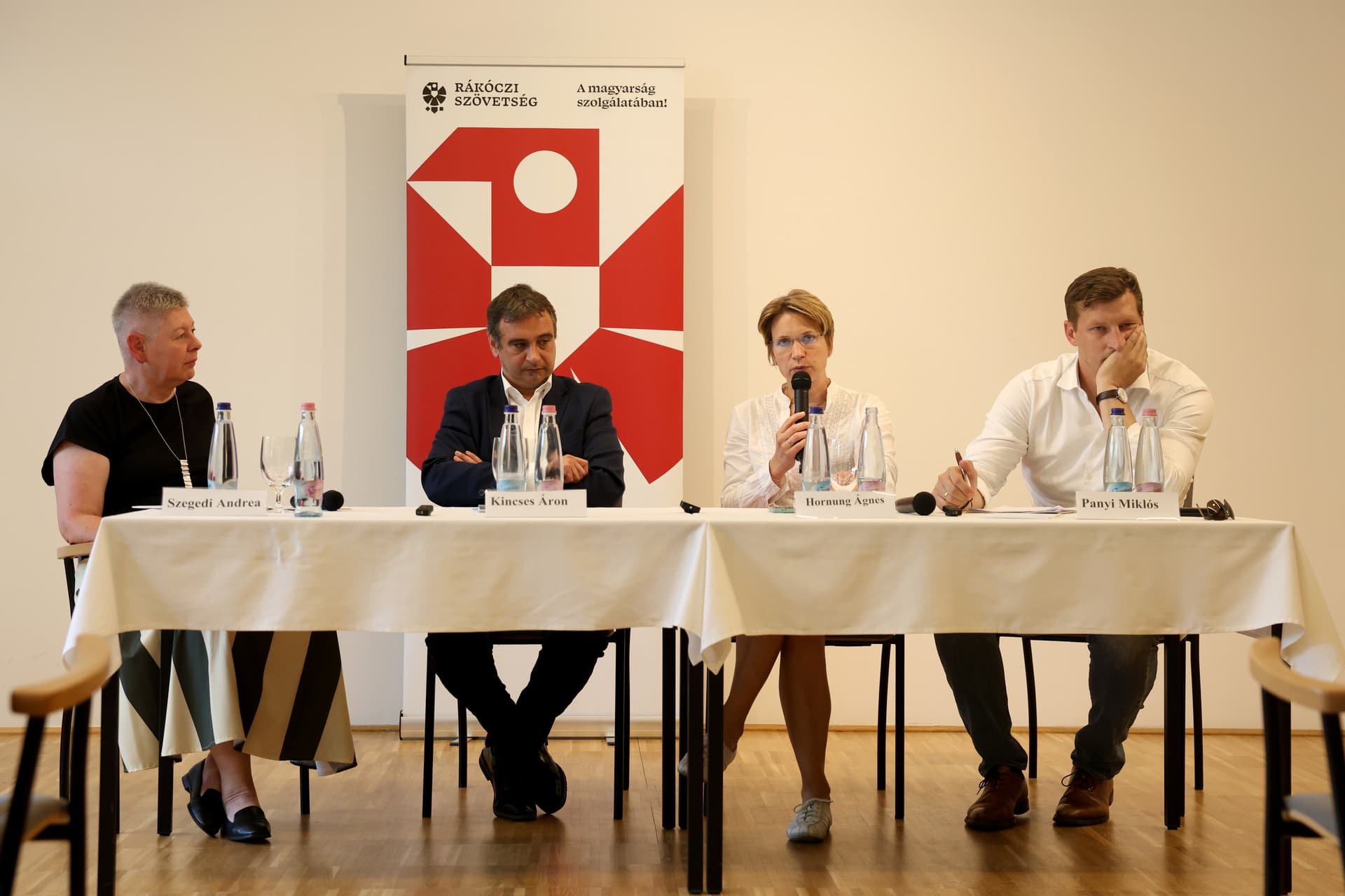 A magyarság fennmaradása érdekében a demográfiai helyzetet családpolitikai eszközökkel kell kezelni