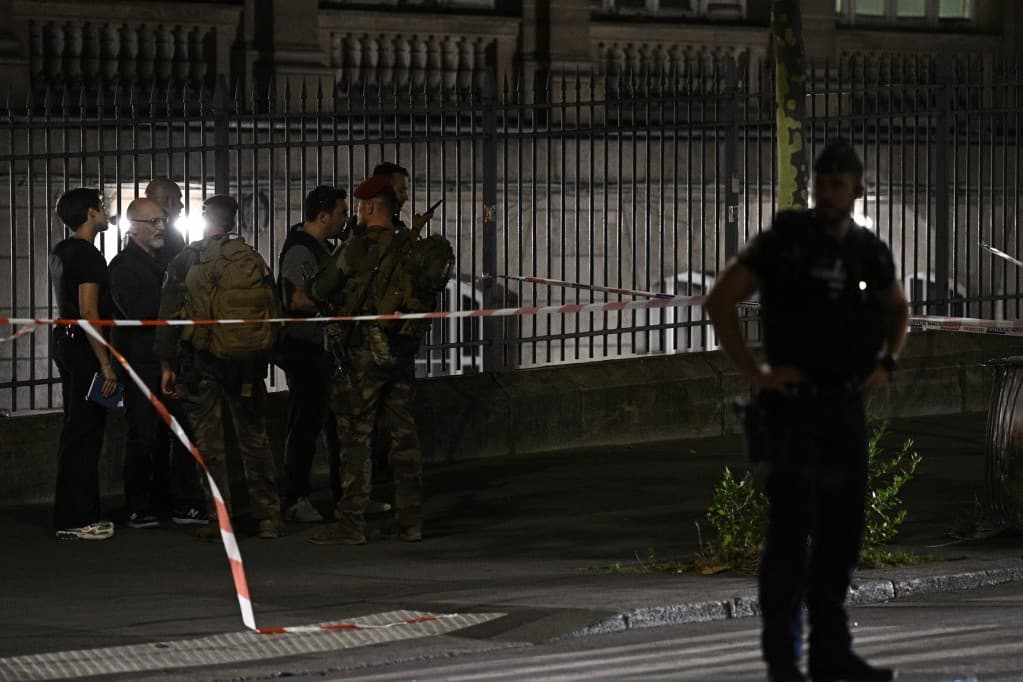Késes támadás ért egy járőröző terrorelhárító katonát Párizsban