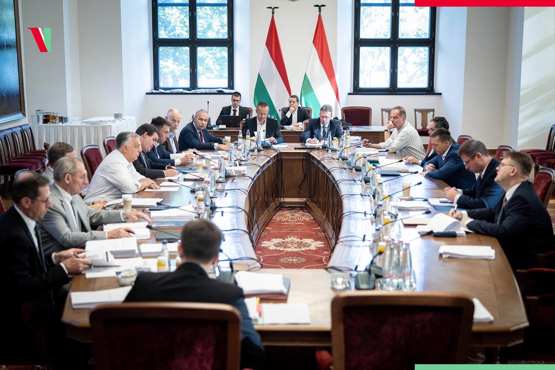 Kormányülés, majd Peking?