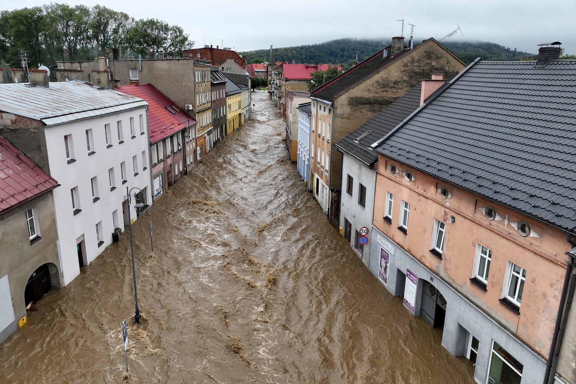 Lengyelországban megkezdődött az árvíz utáni helyreállítás