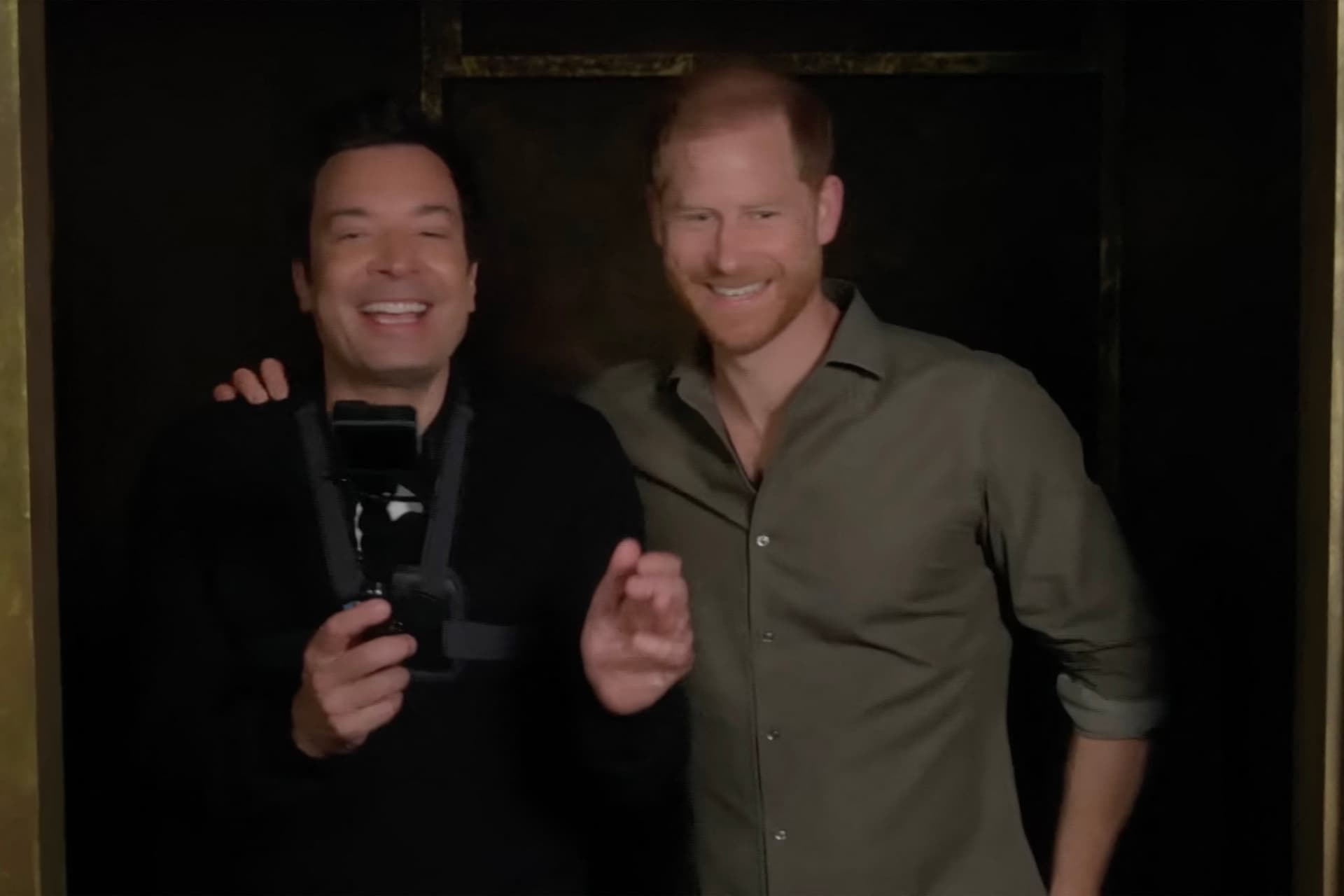 Harry herceg kipróbálta Jimmy Fallon horrorlabirintusát + VIDEÓ