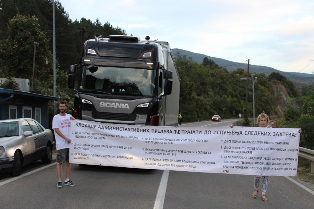 Blokkolták a Koszovó felé vezető átkelőket