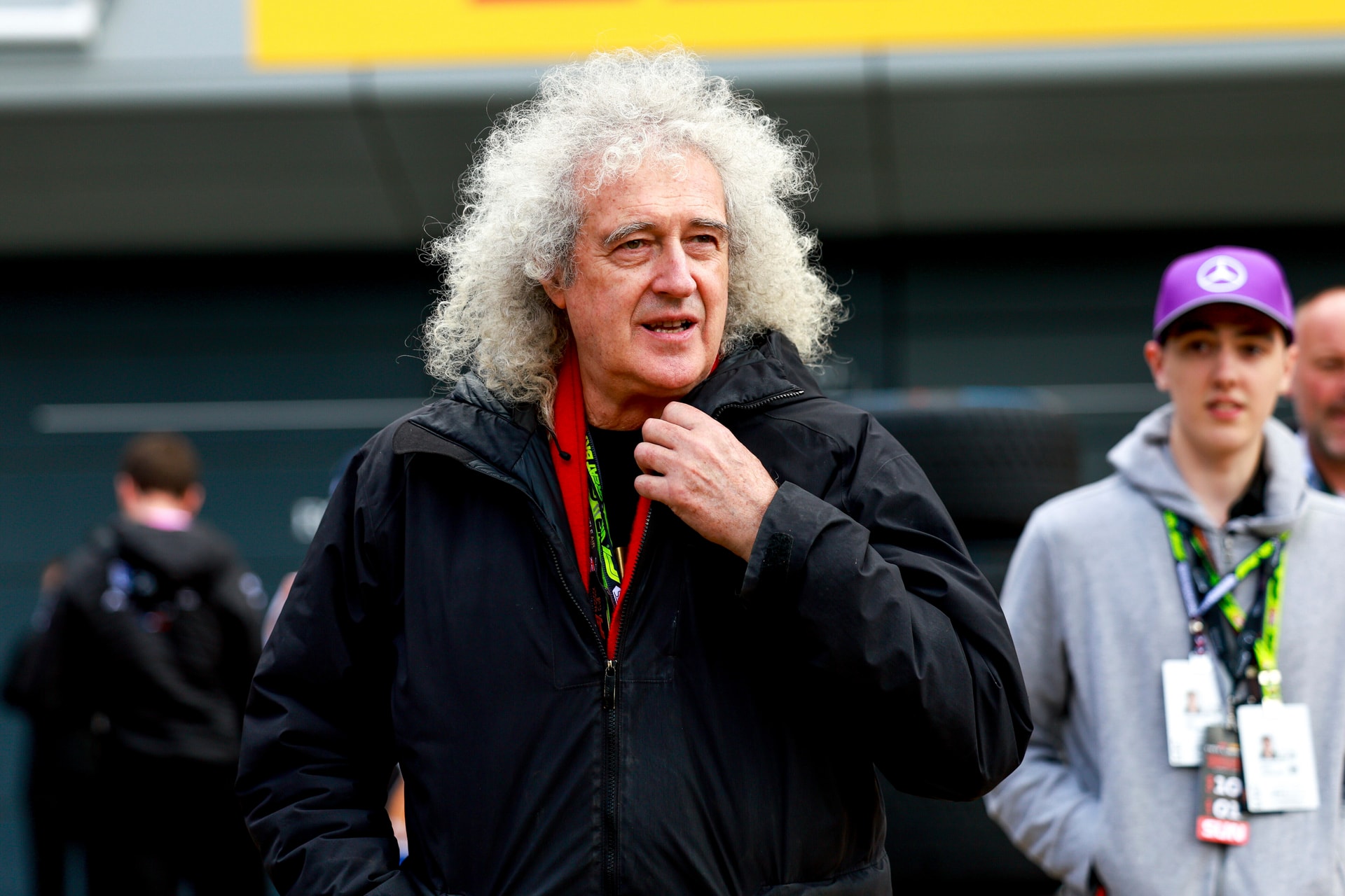 Agyvérzést kapott a Queen legendás gitárosa, Brian May