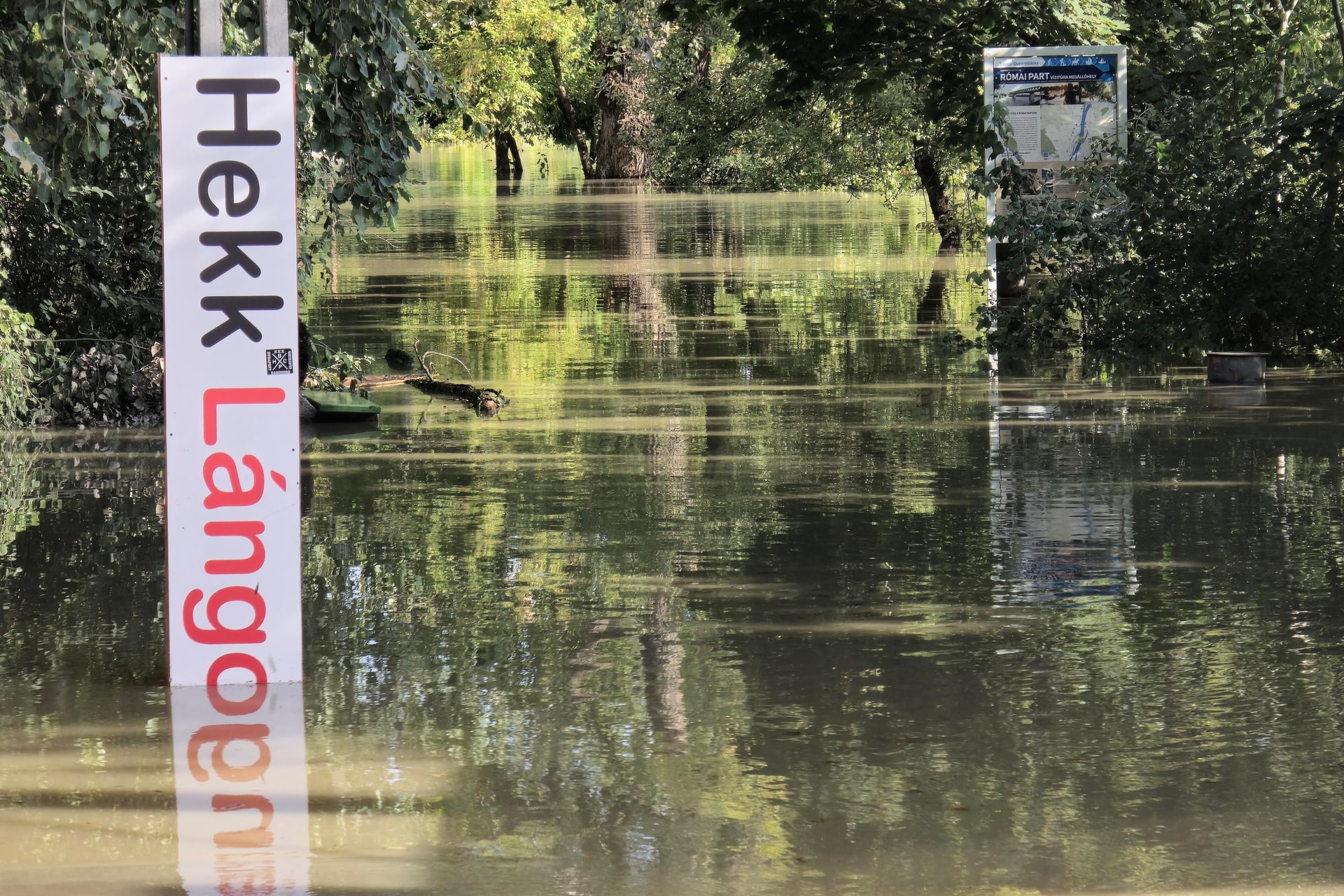 A kormány a lakosság mellett a kkv-kat is megvédi az árvízi károktól
