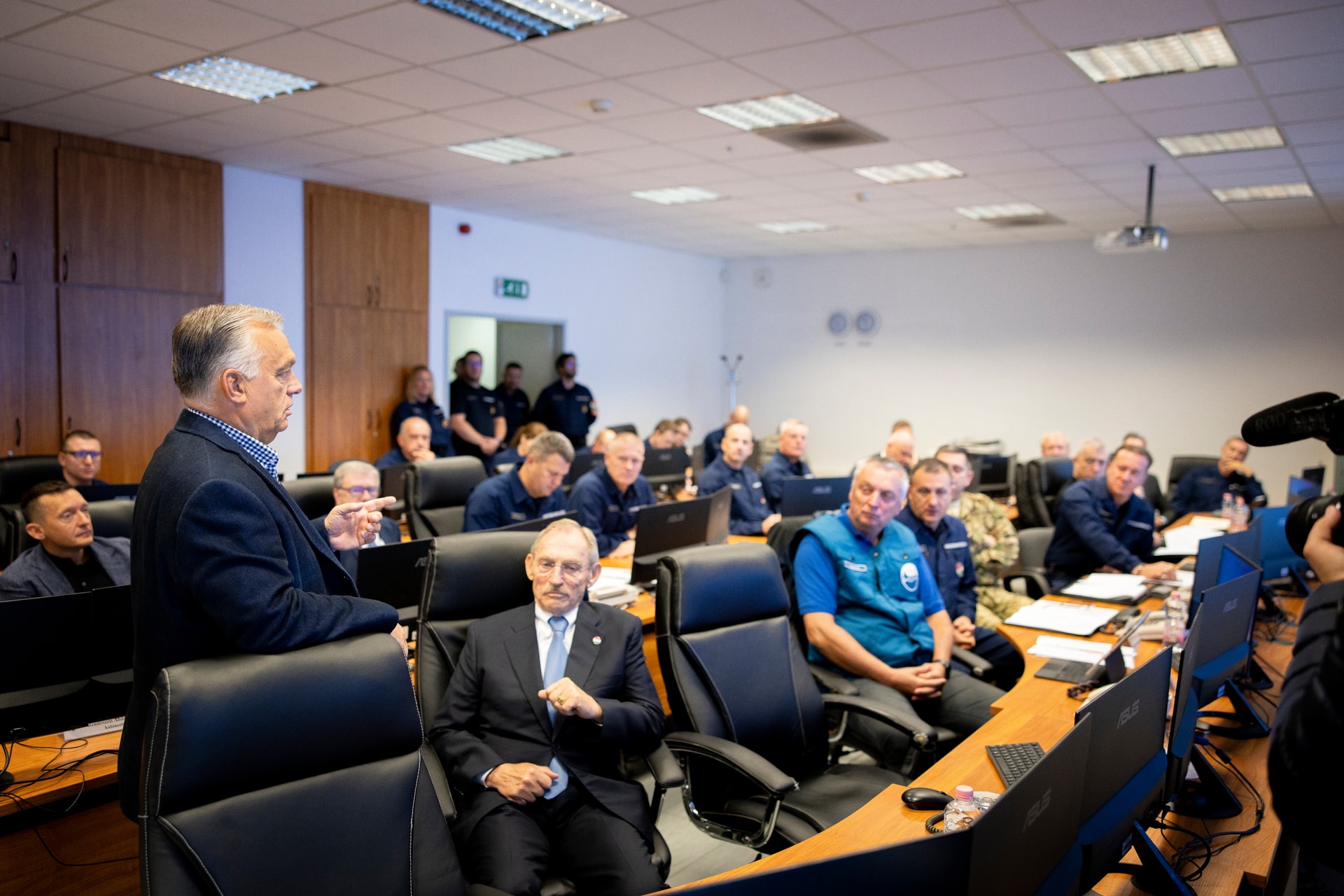 Orbán Viktor vezetésével ülést tartott az árvízvédelmi operatív törzs + VIDEÓK