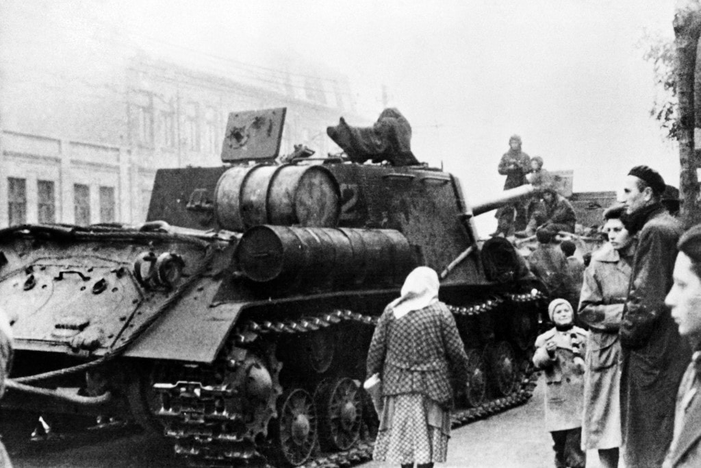 A keményvonalas hazaárulók lövettek a Kossuth téren