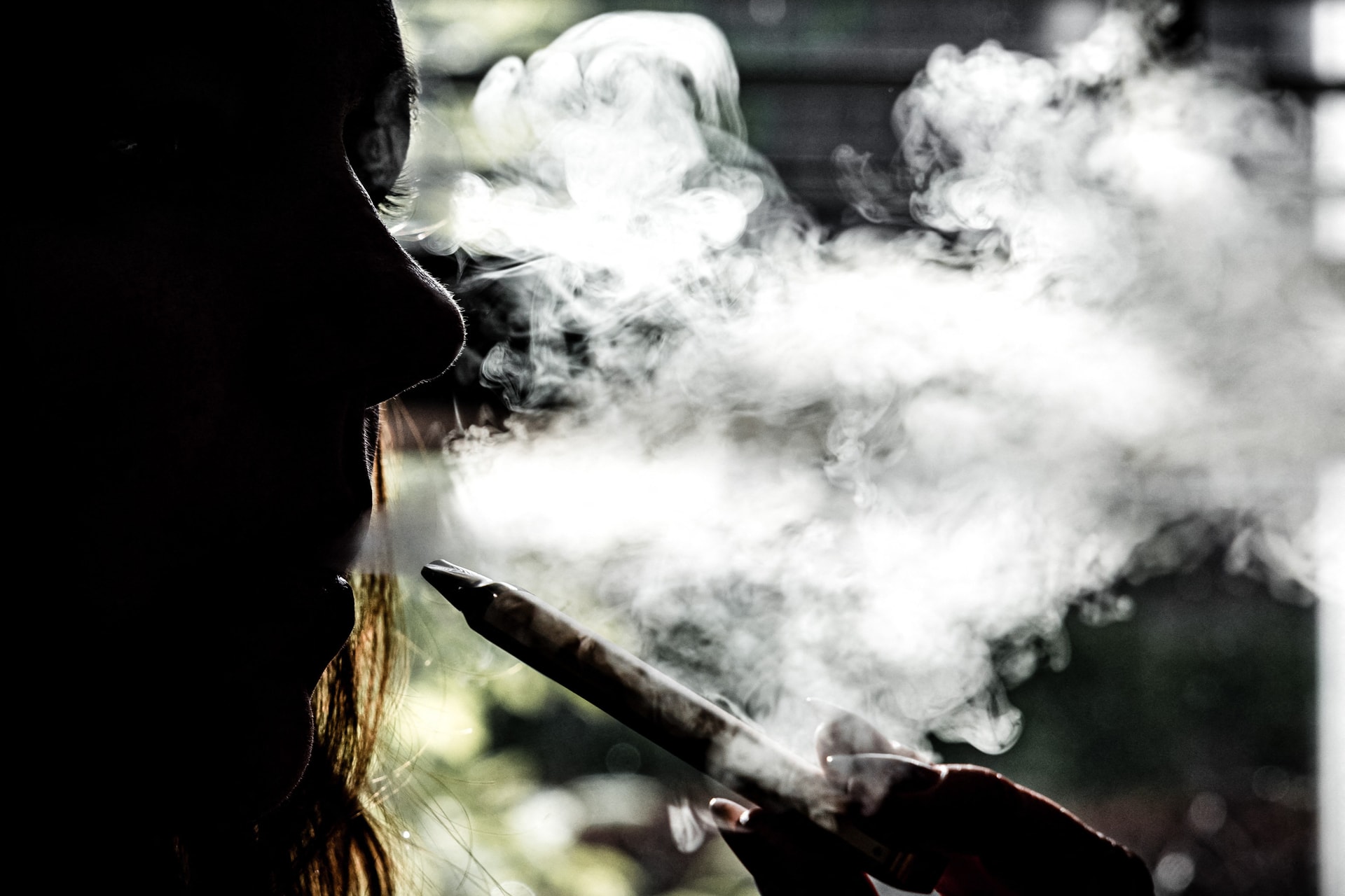 Több mint 9500 illegális e-cigarettát foglaltak le a pénzügyőrök