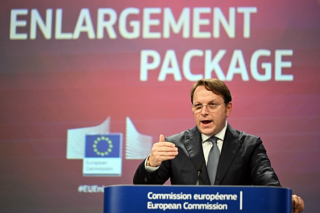 Várhelyi Olivér: Ma már az a kérdés, mikor és hány országgal bővül az EU