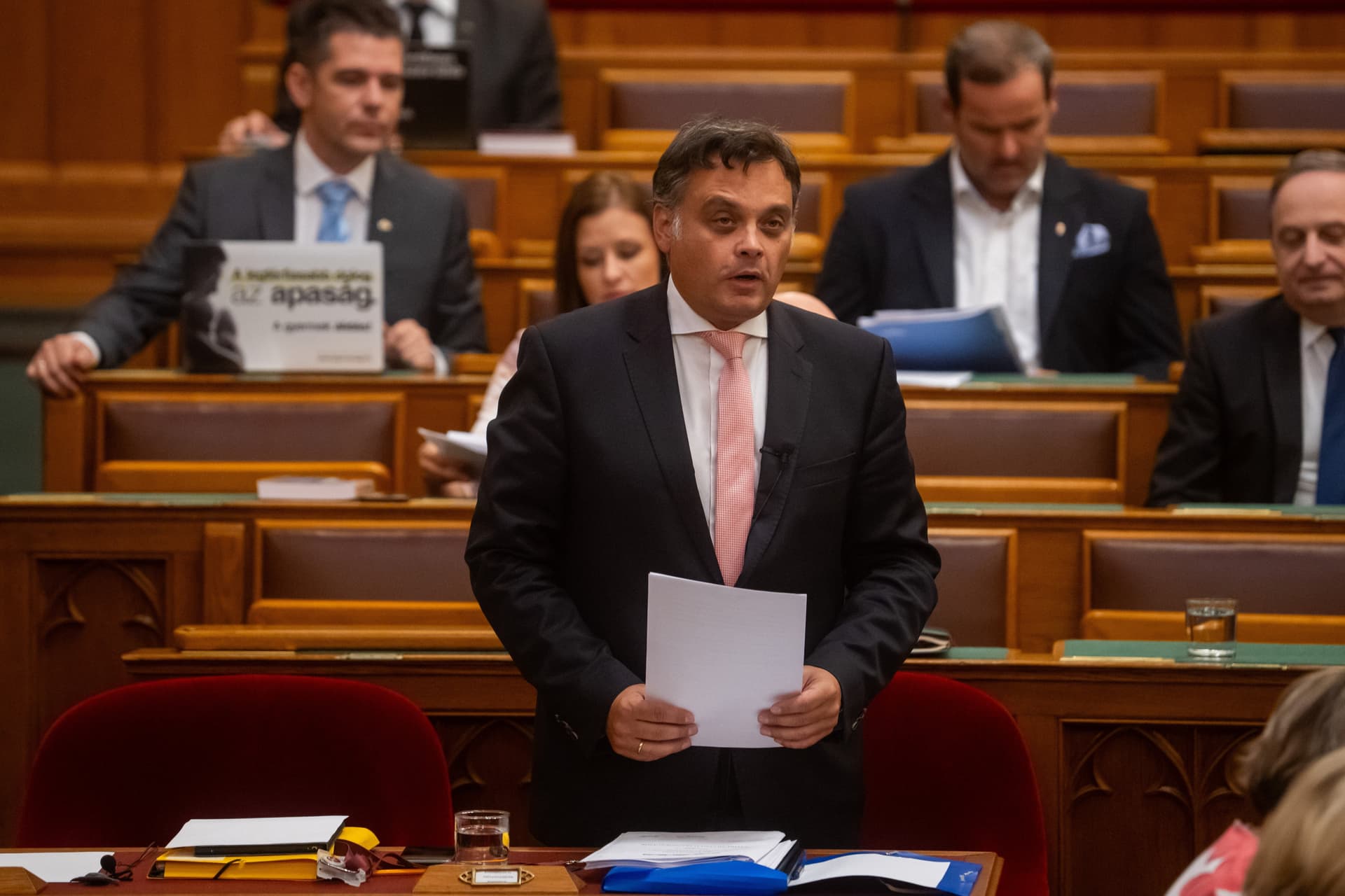 Ülésezik az Országgyűlés