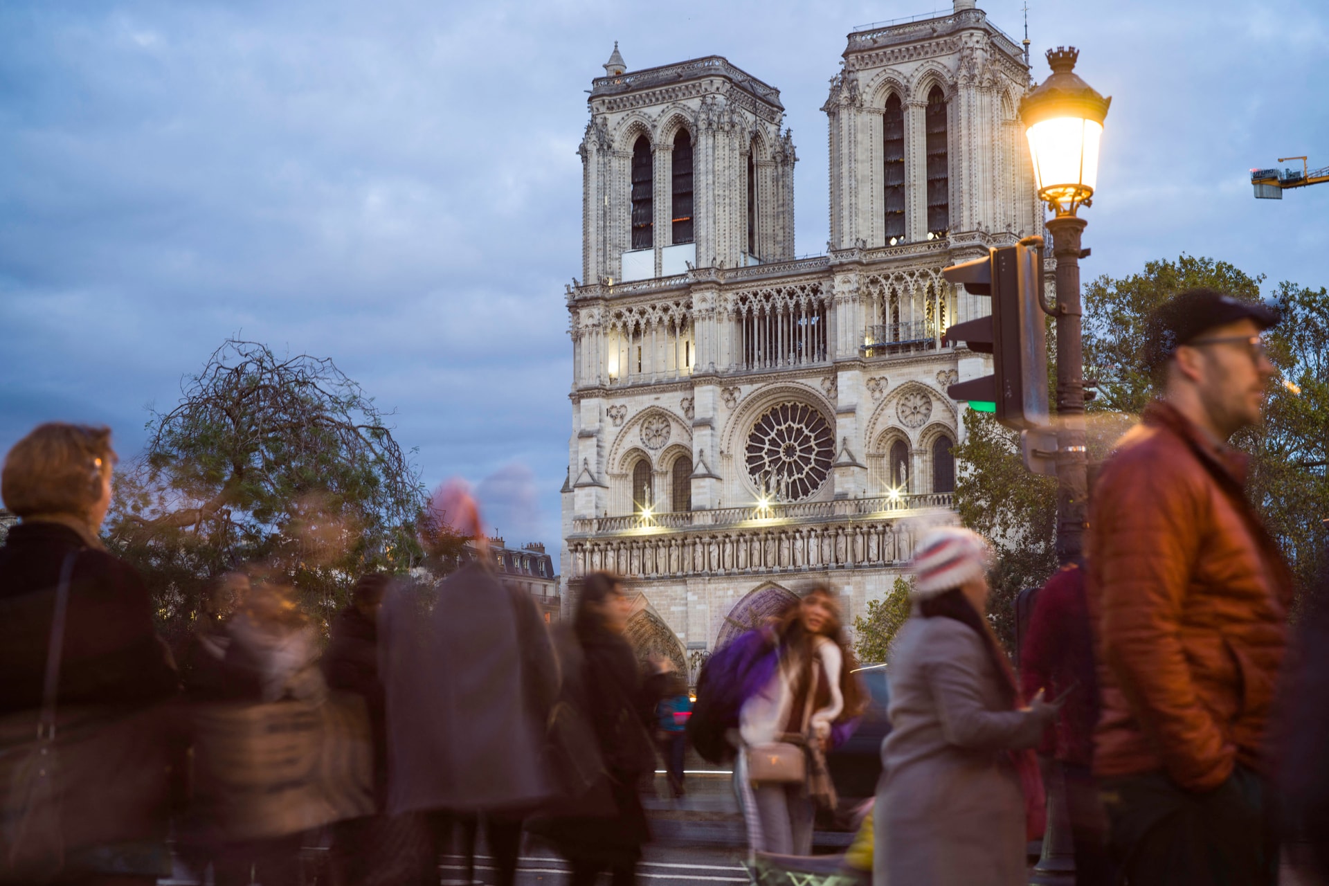 Mindenki előtt megnyitja kapuit a párizsi Notre-Dame