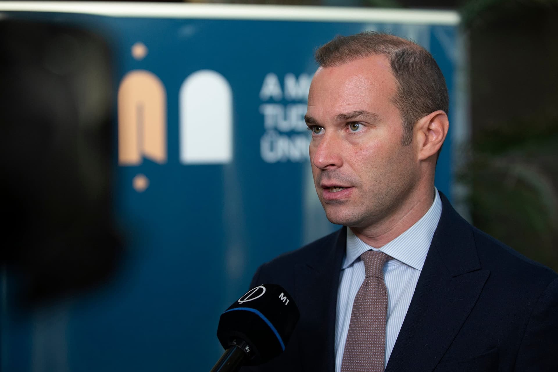„A parlamentben is foglalkozni kell a mesterséges intelligenciával”