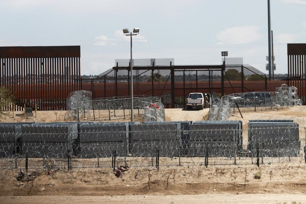 Sokkoló óriásplakátokkal riogatják a migránsokat Mexikóban