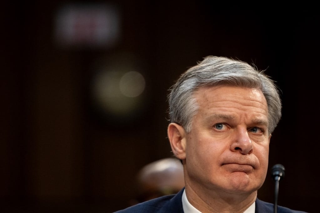 Lemond tisztségéről Chris Wray FBI-igazgató