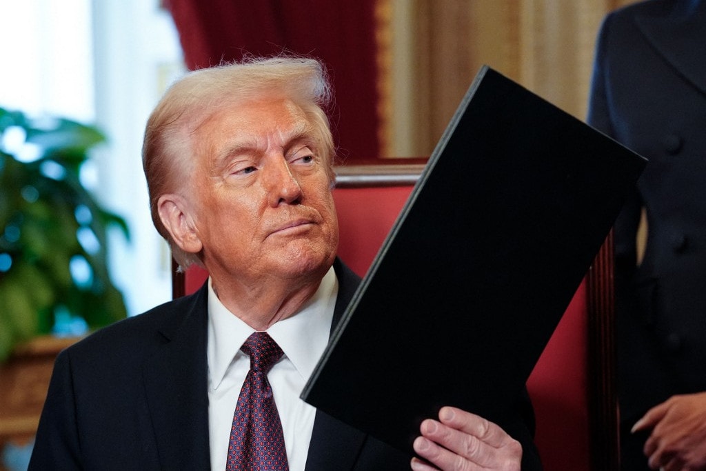 Donald Trump visszaveszi az oltástagadó katonákat