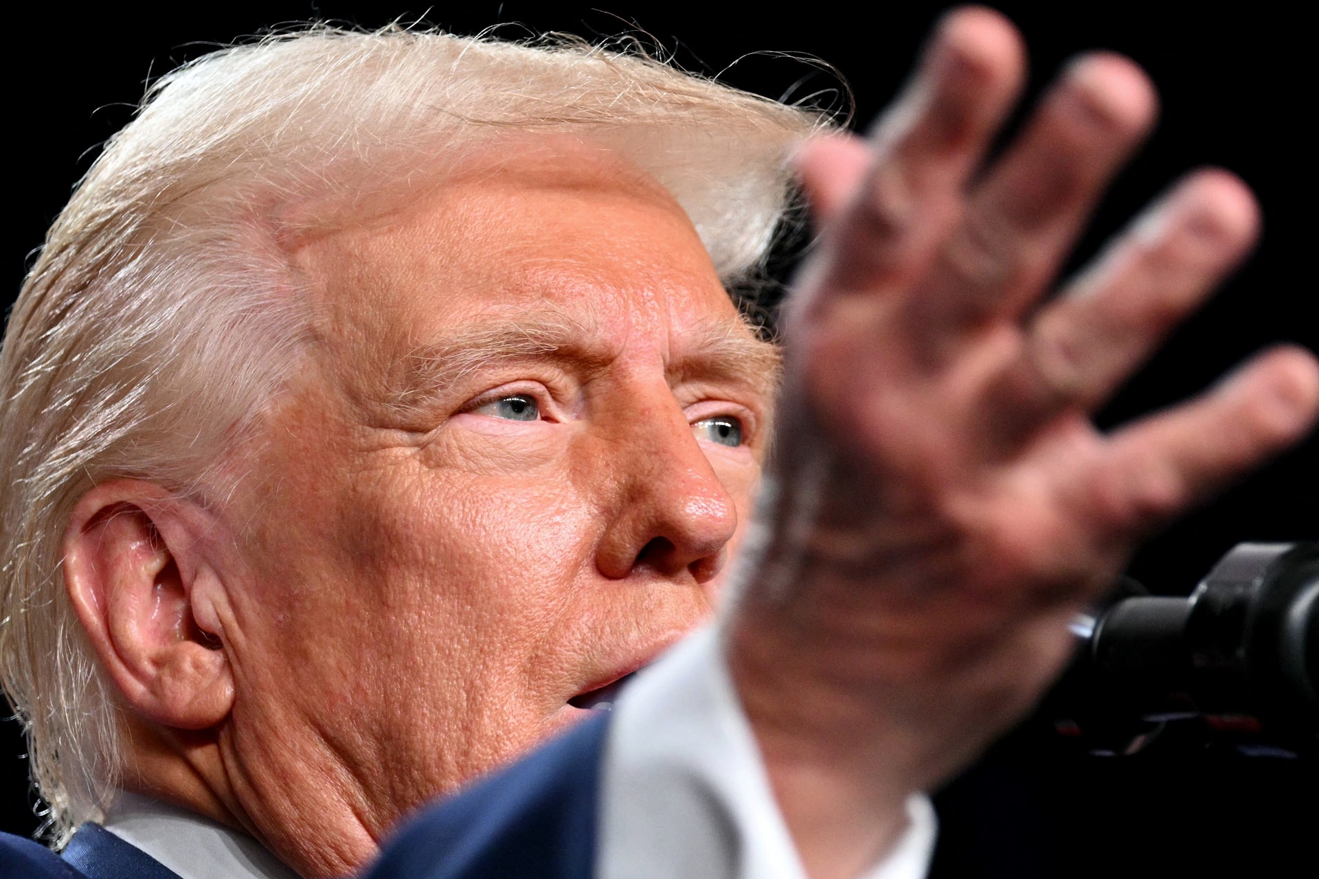 Trump: Az USA 100 százalékos importvámokkal sújtja a BRICS-országokat