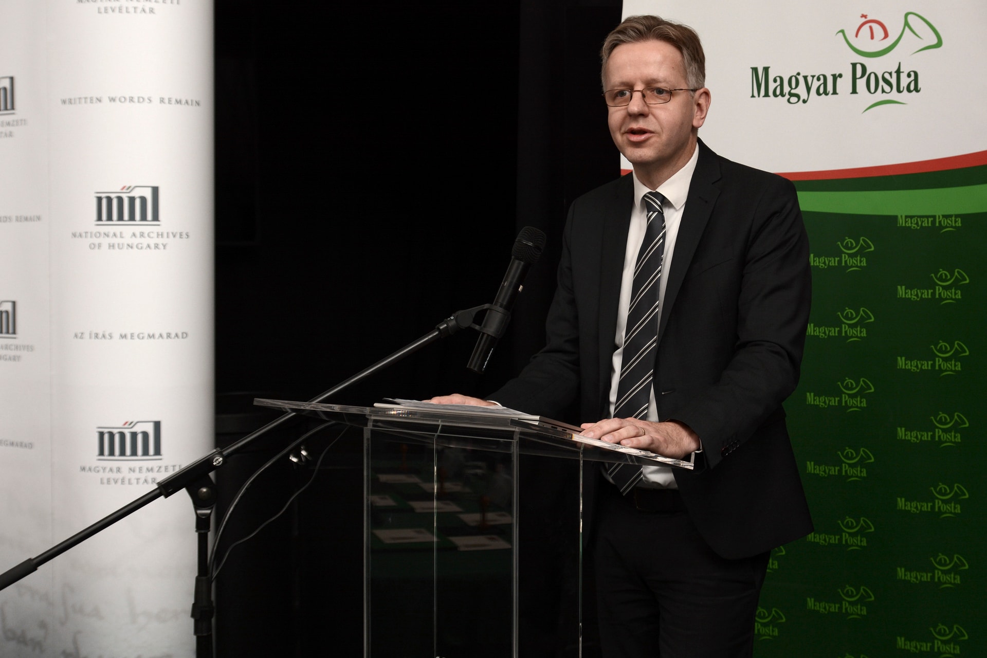 Kapitány István menesztette a Magyar Posta vezetőjét