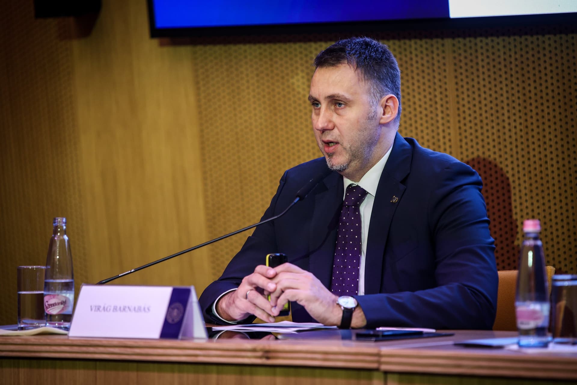 Marad a 6,5 százalékos alapkamat