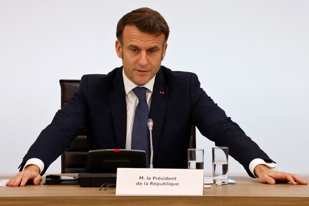Macron elrendelte a fegyver- és lőszergyártás növelését