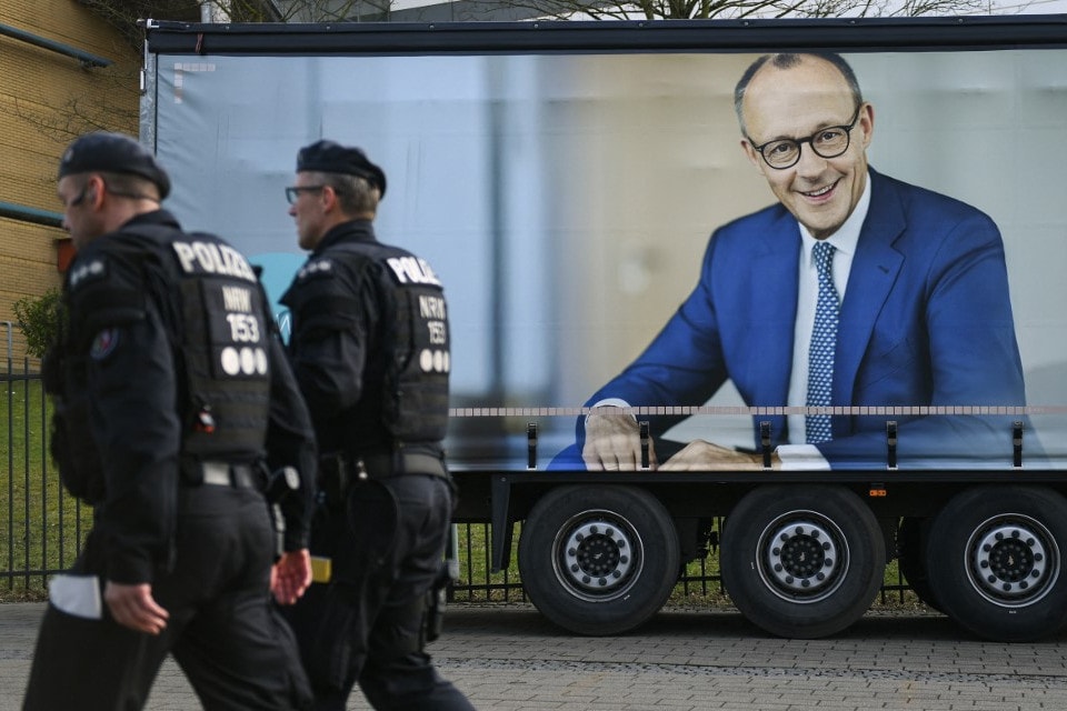 Német kancellárjelölt: Európának fel kell készülnie arra, hogy megvédje magát