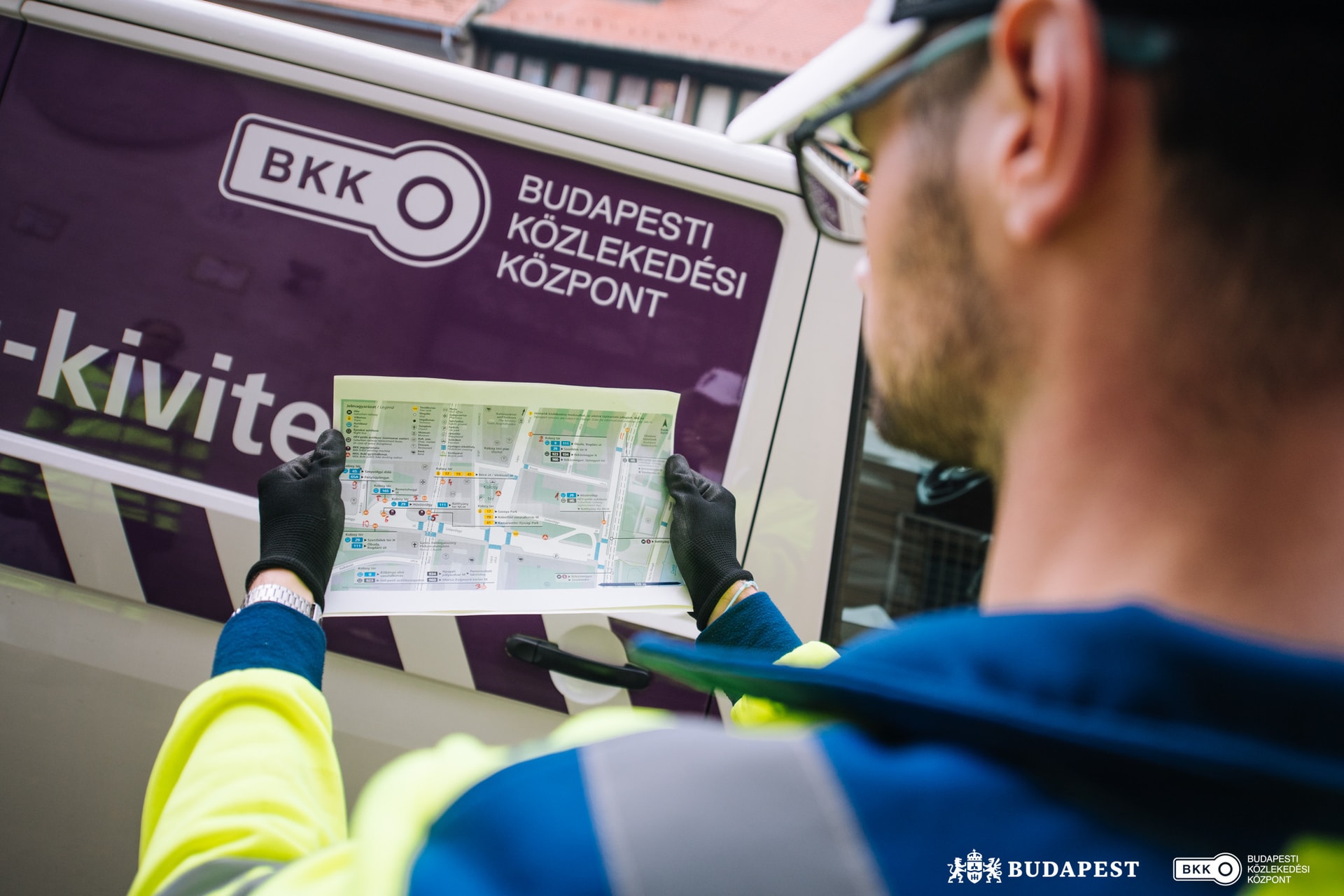 A Nagyvárad téren és Óbudán is megújultak az utastájékoztató táblák