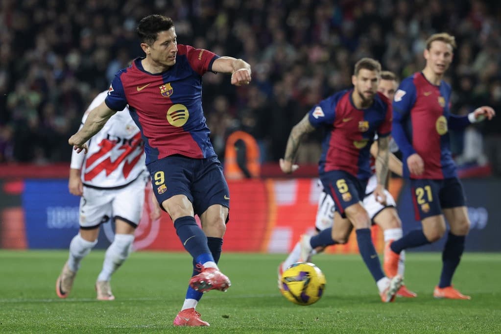 Tizenegyes: Lewandowski a La Liga élére lőtte a Barcelonát