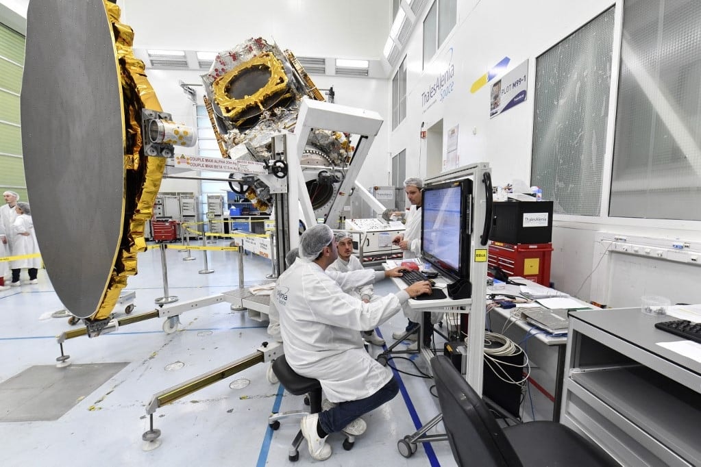 A francia Eutelsat váltaná ki Starlinket Ukrajnában