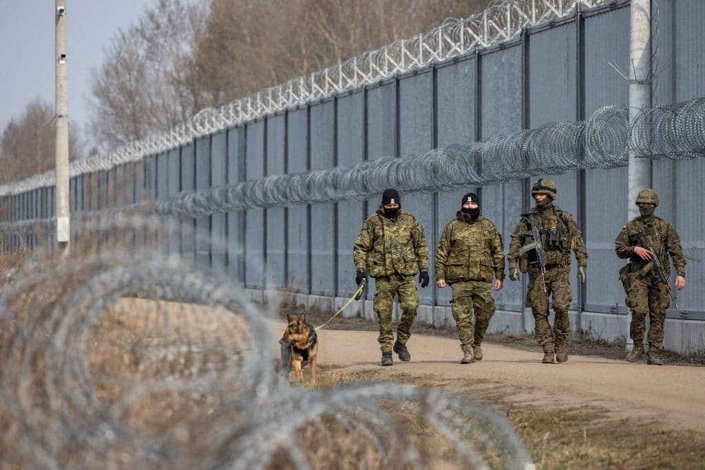 A lengyel hatóságok megkezdték a fehéroroszok tömeges deportálását