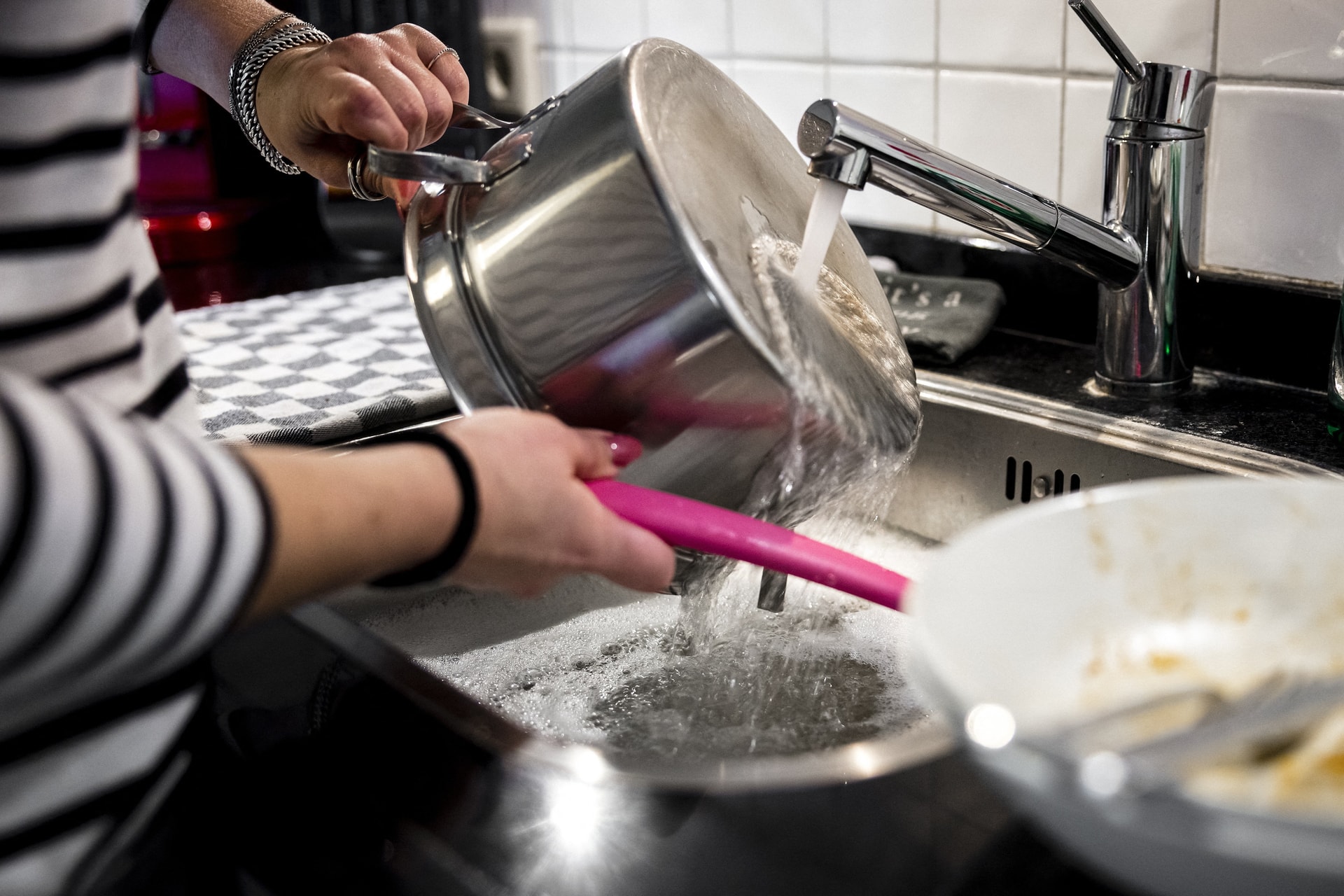 Takarékos mosogatás mosogatógép nélkül?