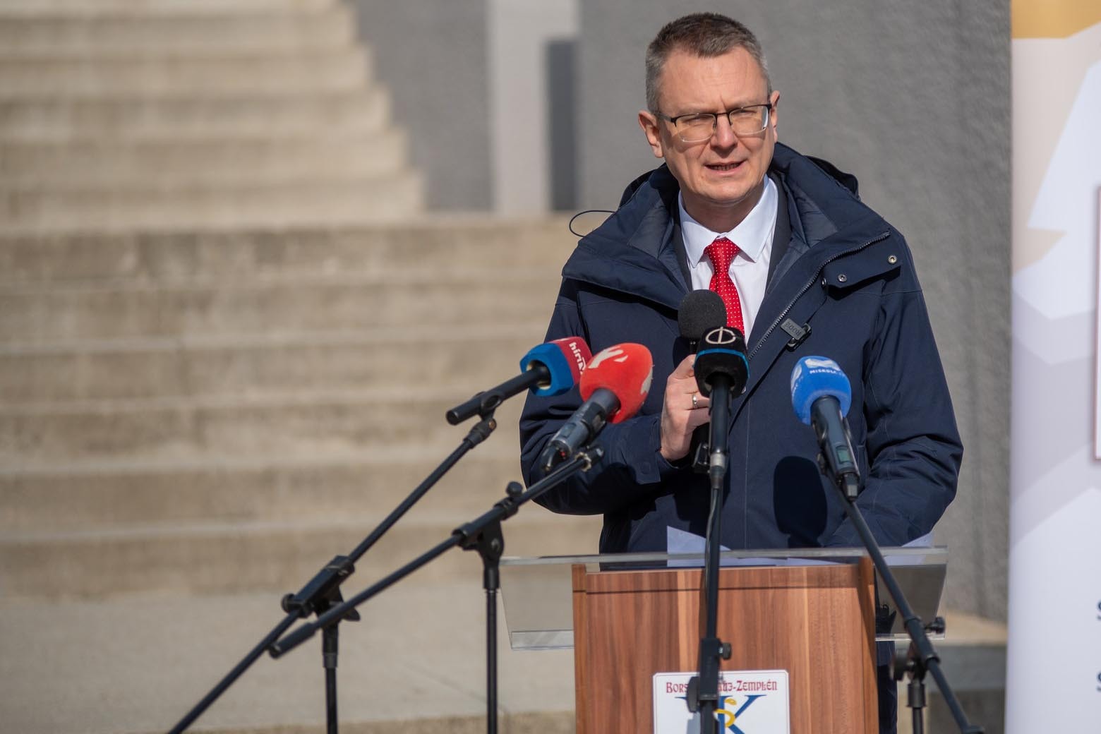 Rétvári Bence: Csak a külső határvédelem a megoldás