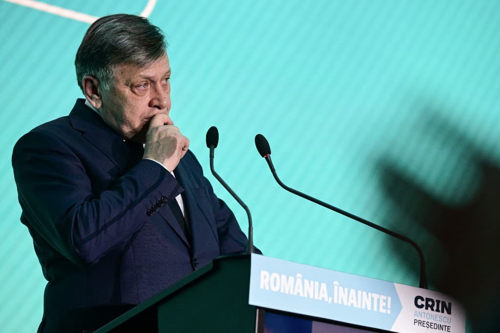 Crin Antonescu bemutatta a volt kommunista titkosrendőrségnek adott nyilatkozatát