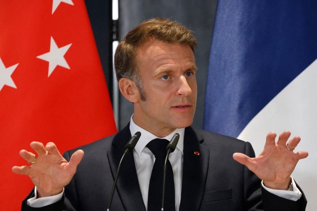 Macron keze van a román választásokban?