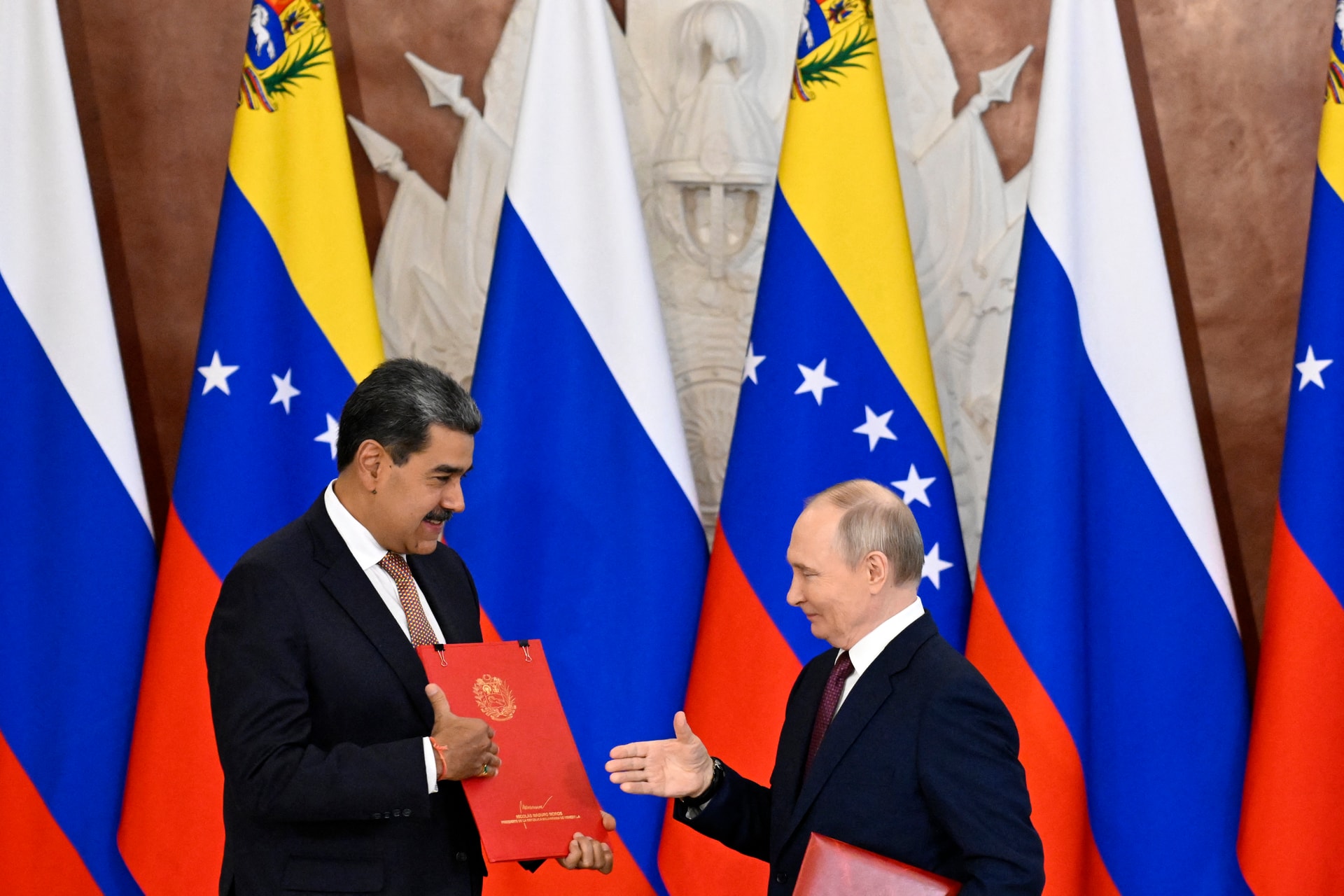 Putyin és Maduro stratégiai partnerségi megállapodást kötött
