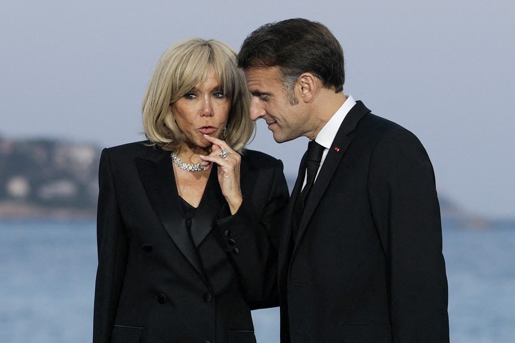 Macron felesége a bíróságon fogja bizonyítani, hogy ő nő