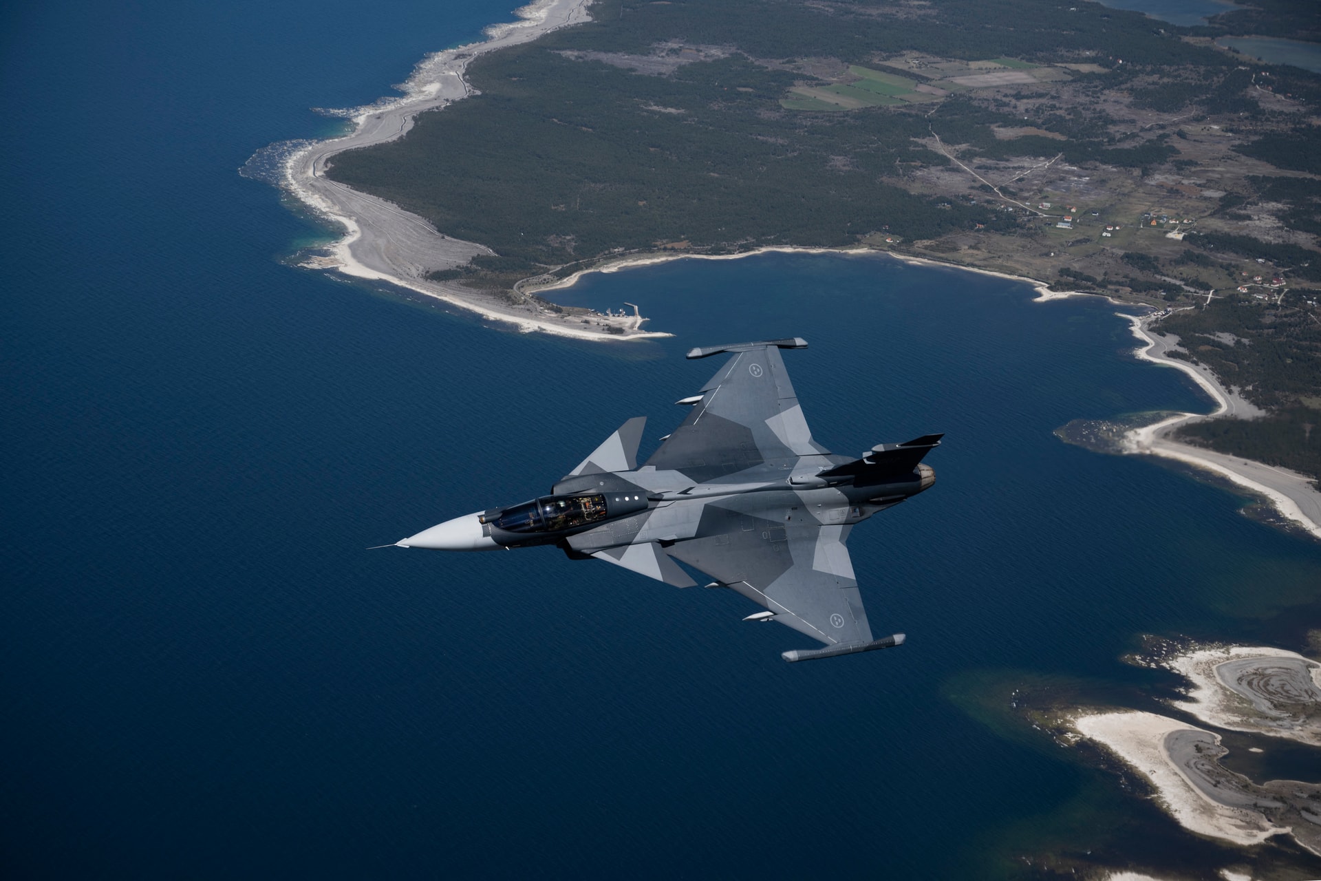 MI által irányított Gripen harci gépet teszteltek