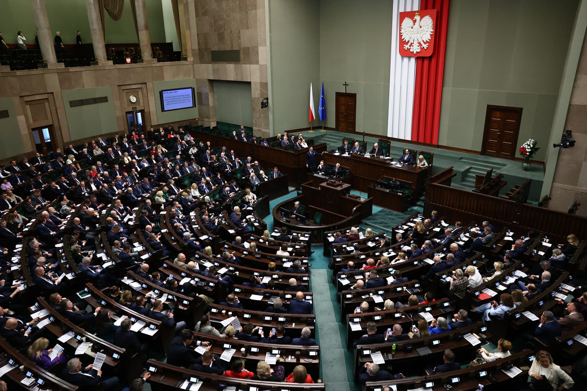 Lengyelország szabályozza az ukránokat